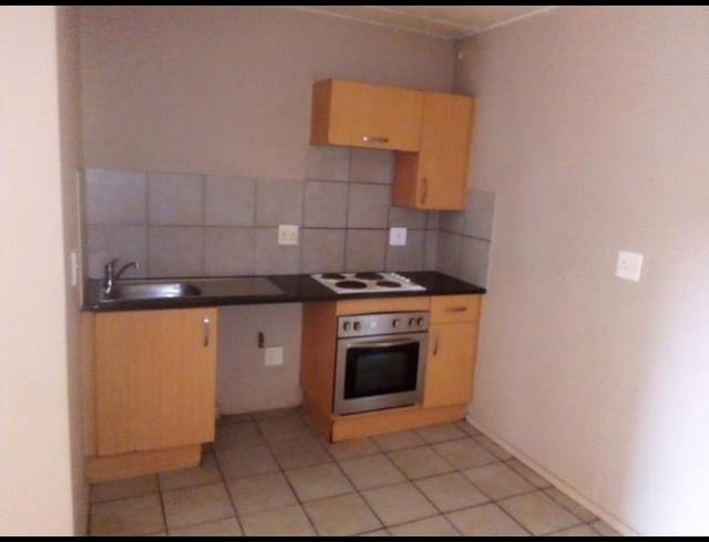 1 BEDROOM PROPERTY TO RENT IN BRAAMFONTEIN